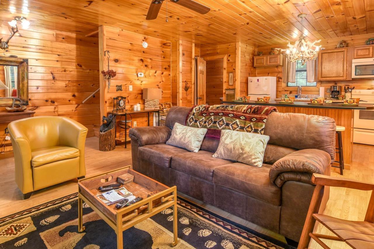 Permanent Vacation-Private Honeymoon Cabin With Hot Tub Sevierville Exterior photo