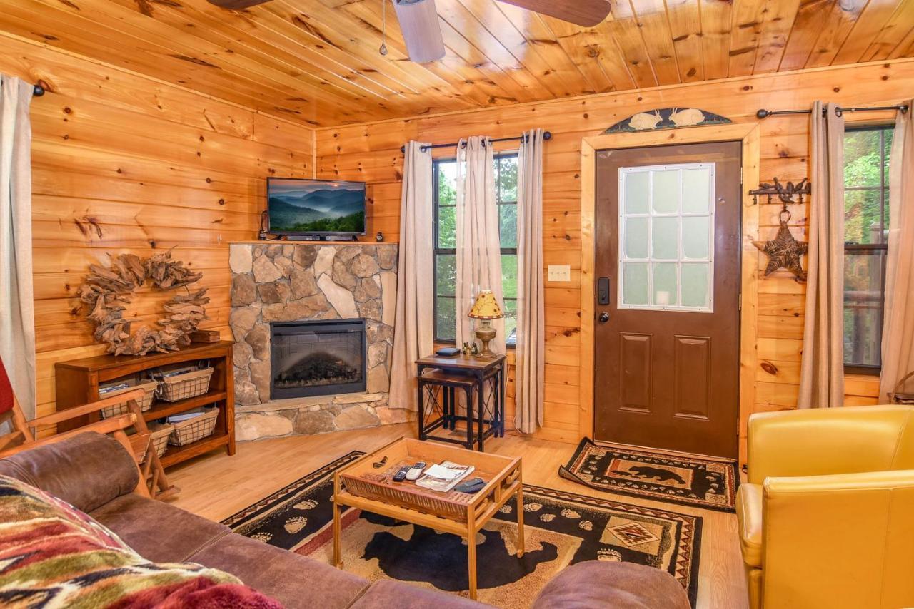 Permanent Vacation-Private Honeymoon Cabin With Hot Tub Sevierville Exterior photo