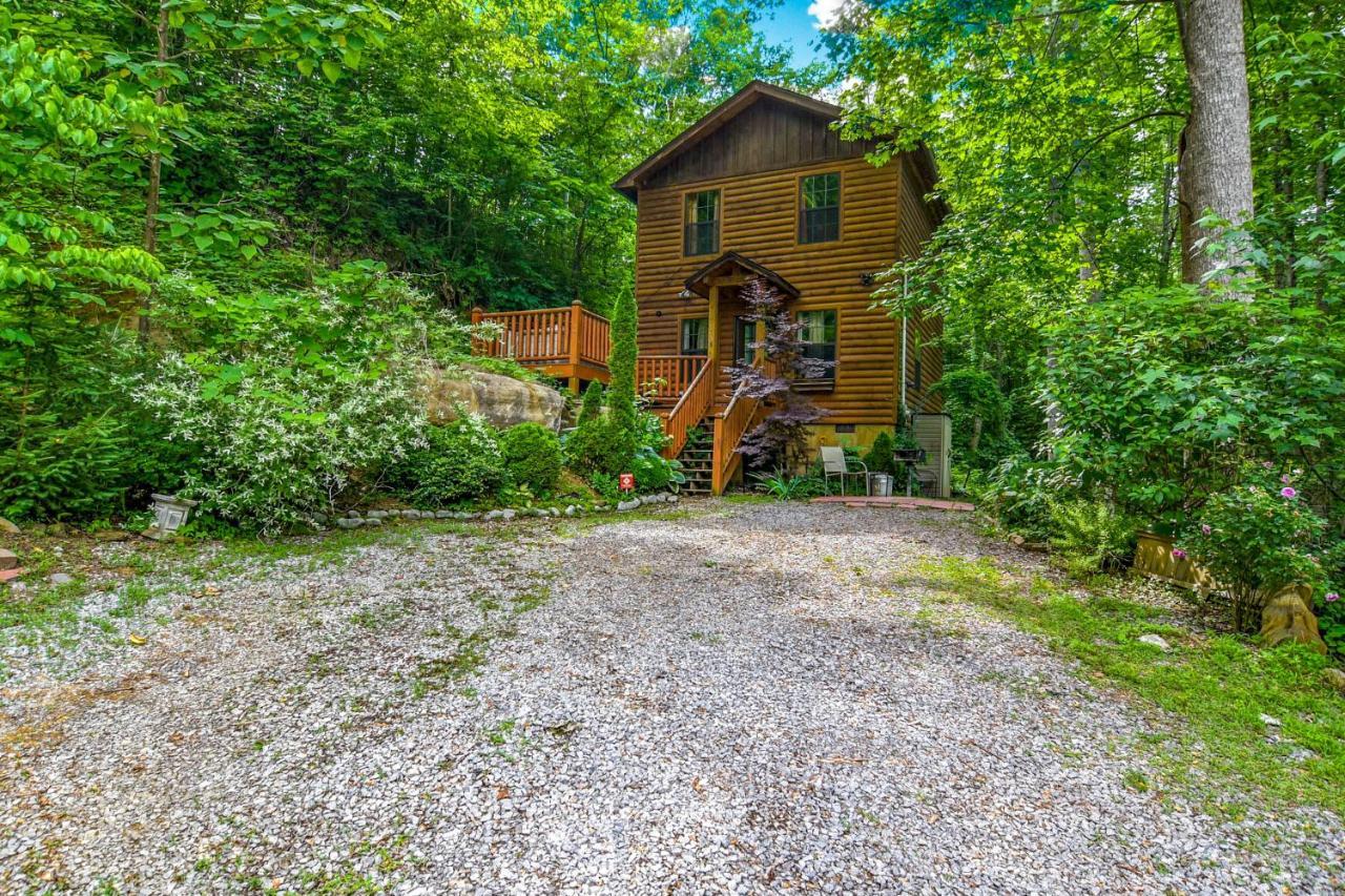 Permanent Vacation-Private Honeymoon Cabin With Hot Tub Sevierville Exterior photo