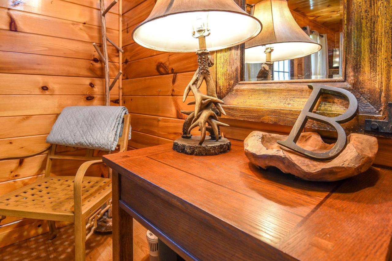 Permanent Vacation-Private Honeymoon Cabin With Hot Tub Sevierville Exterior photo