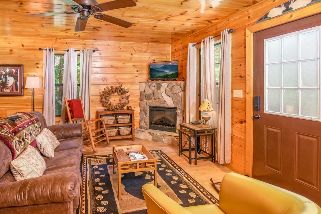 Permanent Vacation-Private Honeymoon Cabin With Hot Tub Sevierville Exterior photo