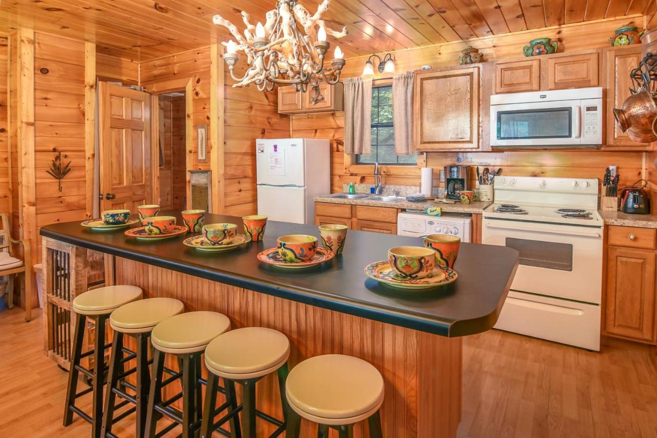 Permanent Vacation-Private Honeymoon Cabin With Hot Tub Sevierville Exterior photo