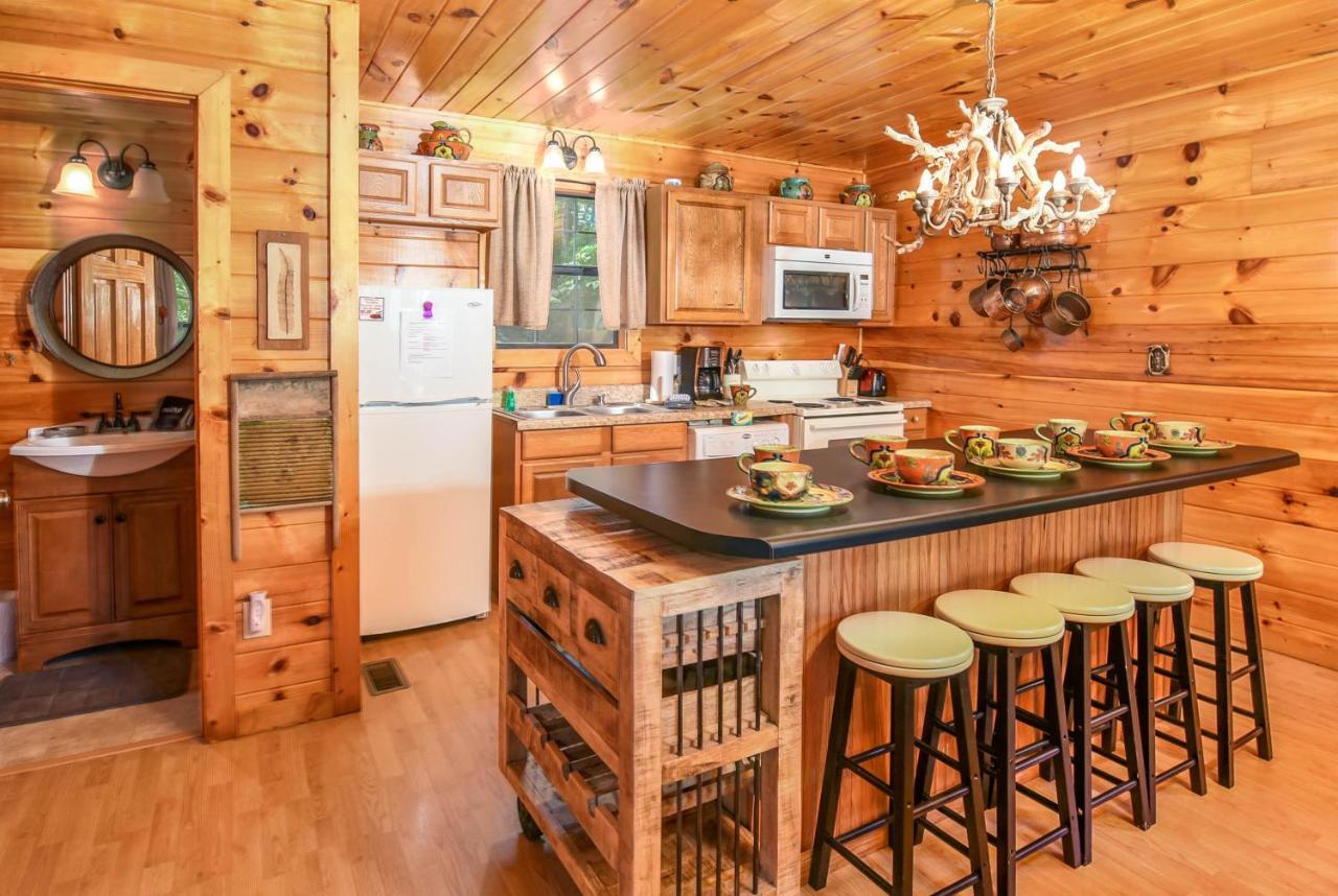 Permanent Vacation-Private Honeymoon Cabin With Hot Tub Sevierville Exterior photo
