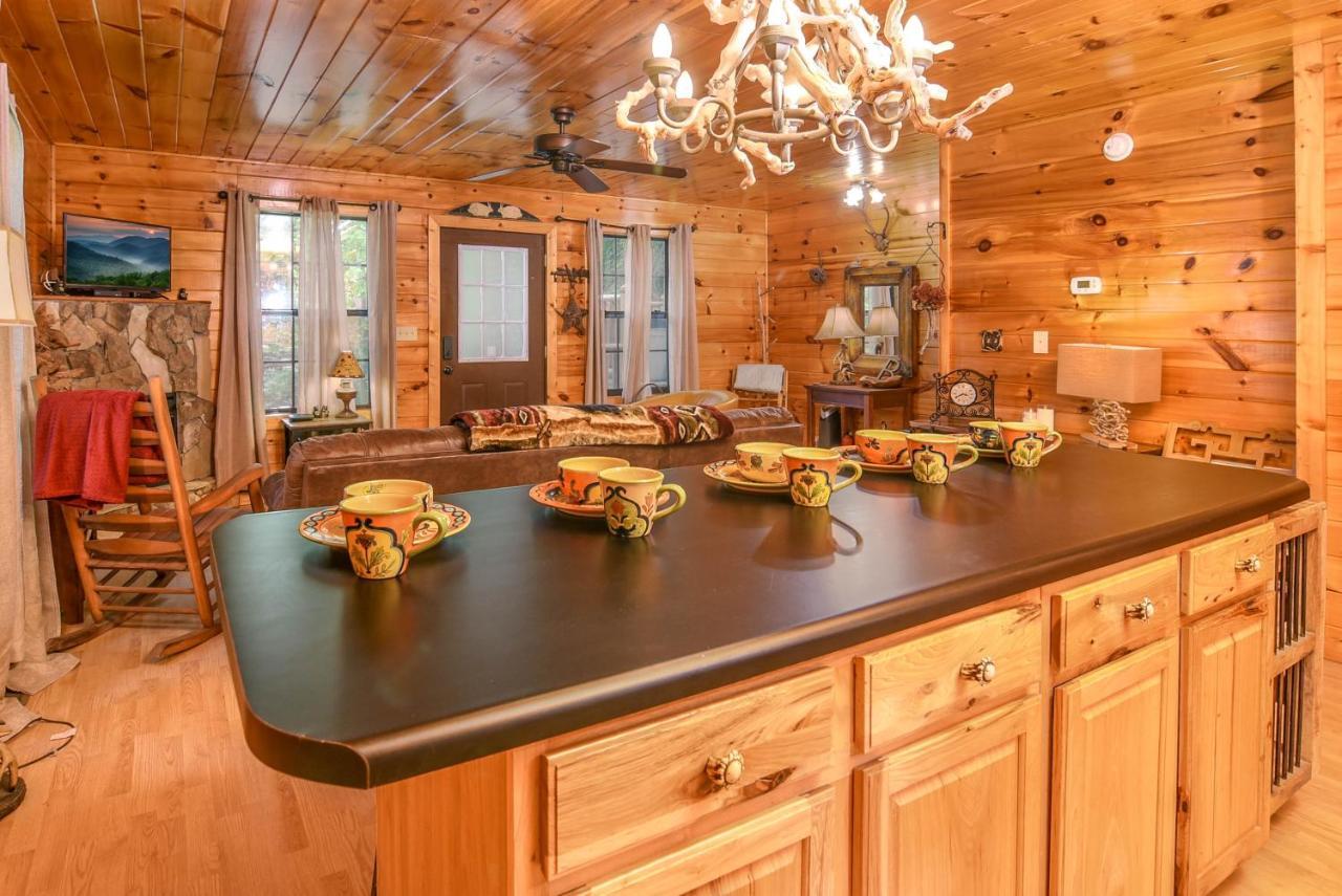 Permanent Vacation-Private Honeymoon Cabin With Hot Tub Sevierville Exterior photo